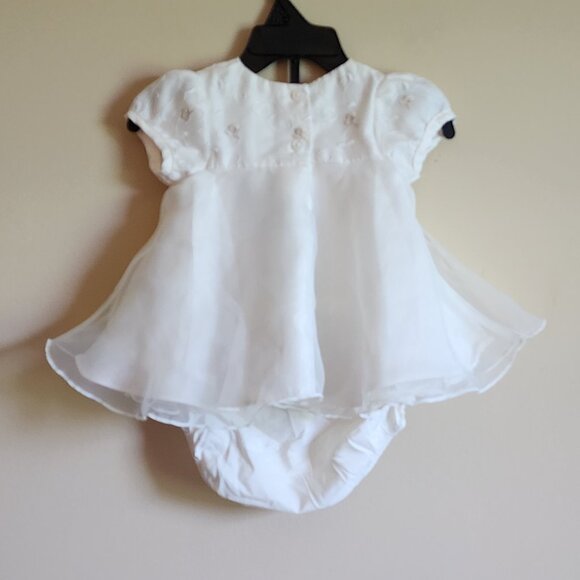 George Beautiful Baby Girl Dress With Embordered Flowers. Size Infant 0-3 Months - Picture 4 of 6